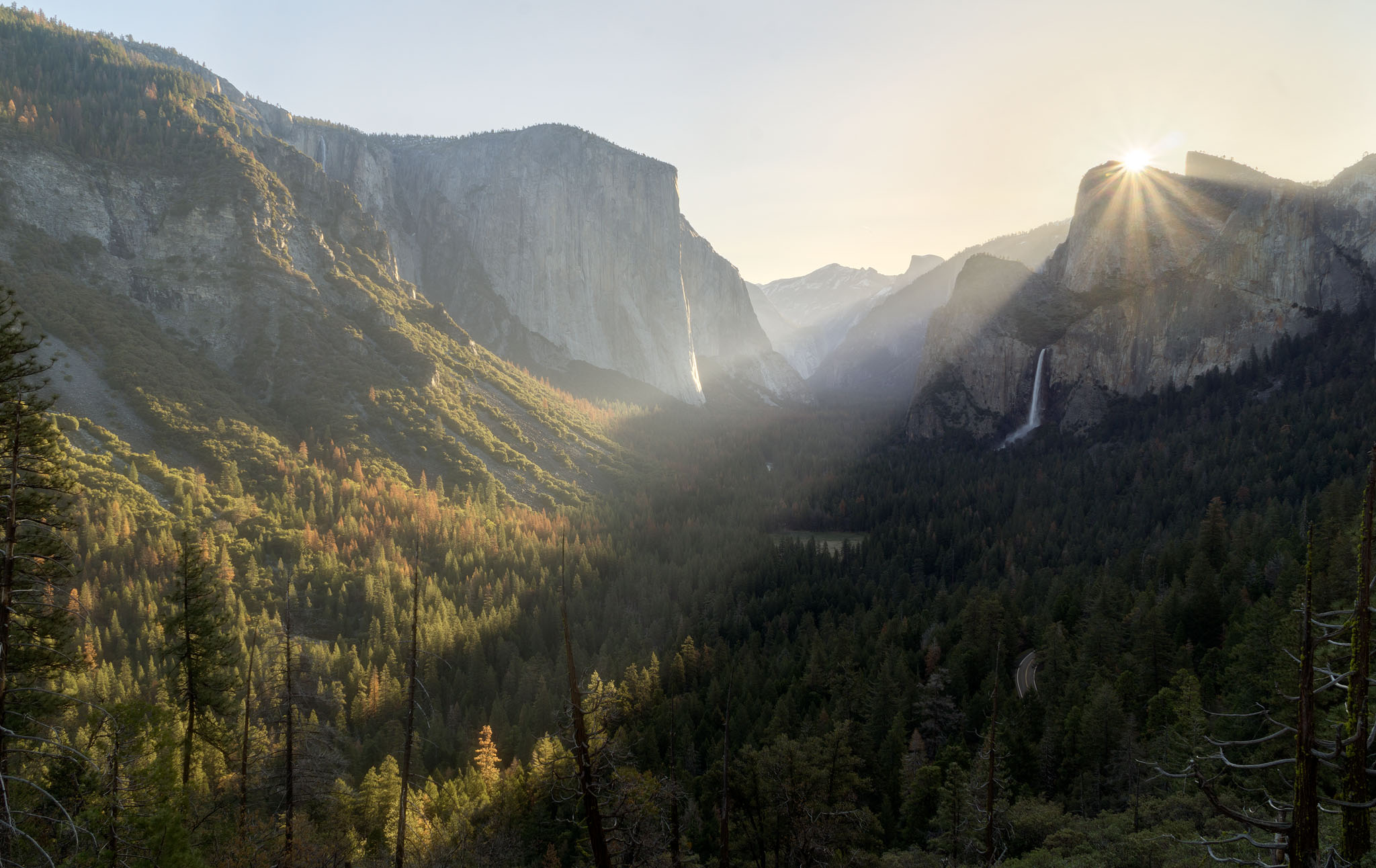 CJ8: How To Create Gorgeous Light Rays In Your Landscapes in Photoshop